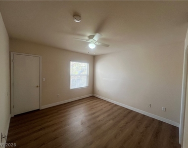 7255 W Sunset Road - Photo Thumbnail 1