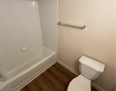 7255 W Sunset Road - Photo Thumbnail 3