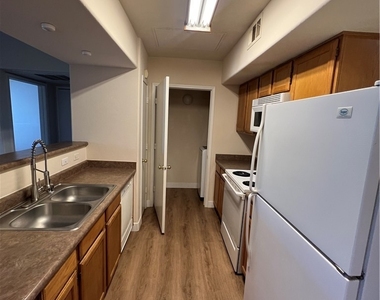 7255 W Sunset Road - Photo Thumbnail 8