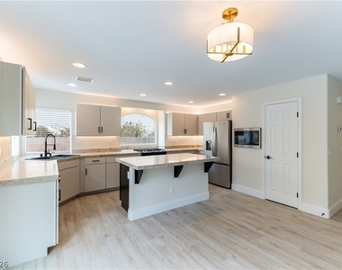 11003 Royal Highlands Street - Photo Thumbnail 12