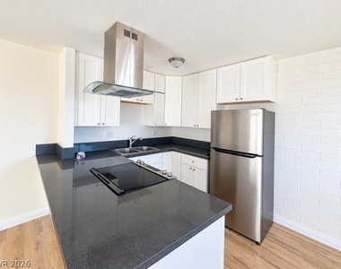 803 N Major Avenue - Photo Thumbnail 3