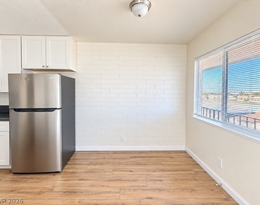 803 N Major Avenue - Photo Thumbnail 6