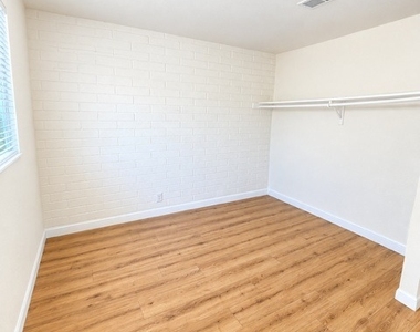 803 N Major Avenue - Photo Thumbnail 9