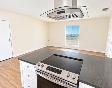 803 N Major Avenue - Photo Thumbnail 5
