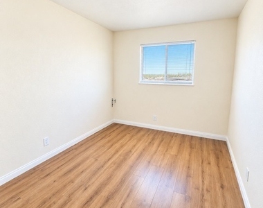 803 N Major Avenue - Photo Thumbnail 11