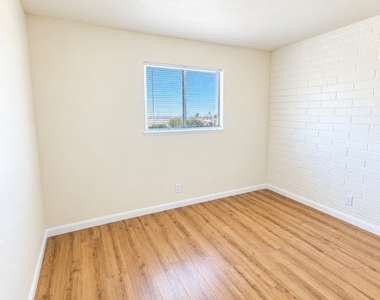 803 N Major Avenue - Photo Thumbnail 8