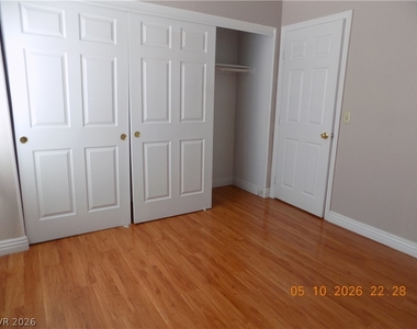 7421 Winterpine Avenue - Photo Thumbnail 13