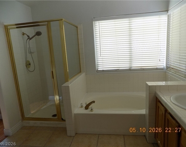 7421 Winterpine Avenue - Photo Thumbnail 12