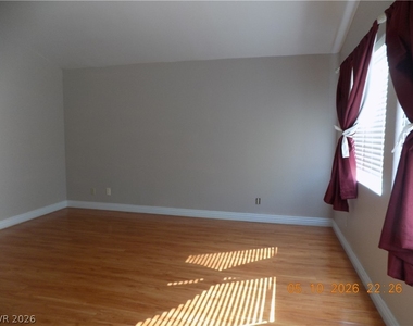 7421 Winterpine Avenue - Photo Thumbnail 9
