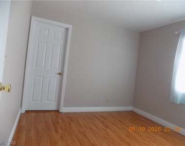 7421 Winterpine Avenue - Photo Thumbnail 14