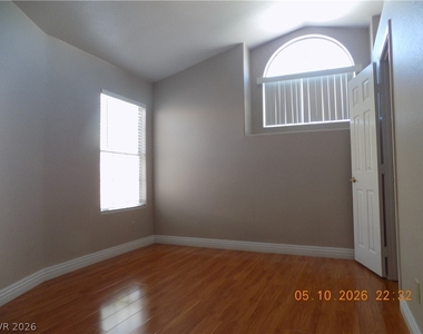 7421 Winterpine Avenue - Photo Thumbnail 17