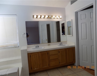 7421 Winterpine Avenue - Photo Thumbnail 11