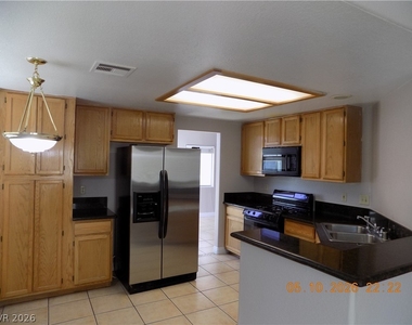 7421 Winterpine Avenue - Photo Thumbnail 4