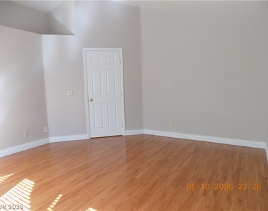 7421 Winterpine Avenue - Photo Thumbnail 10