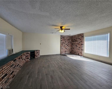229 Breeze Street - Photo Thumbnail 4