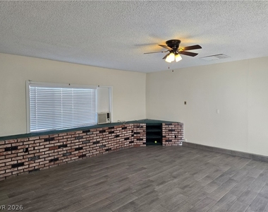 229 Breeze Street - Photo Thumbnail 2