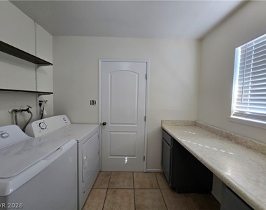 229 Breeze Street - Photo Thumbnail 6
