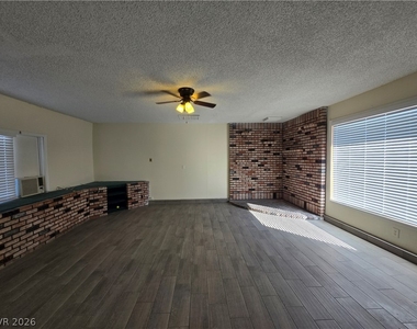 229 Breeze Street - Photo Thumbnail 3
