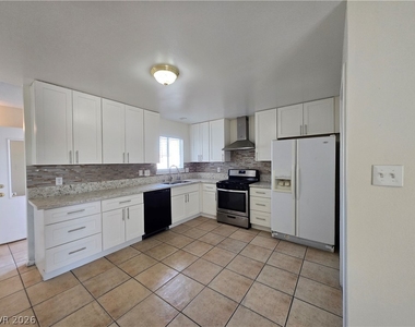229 Breeze Street - Photo Thumbnail 7