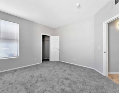 5855 Valley Drive - Photo Thumbnail 10