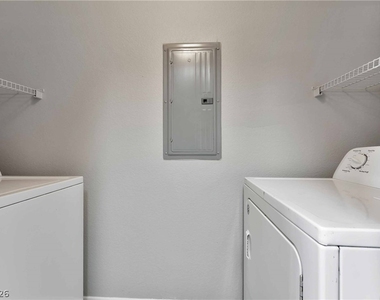 5855 Valley Drive - Photo Thumbnail 24