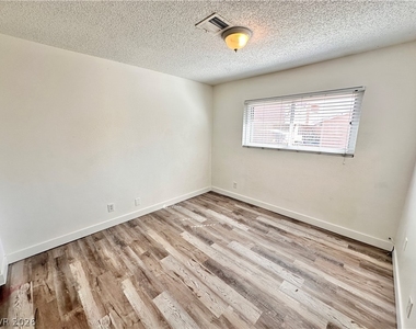 5238 Greene Lane - Photo Thumbnail 13