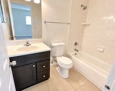5238 Greene Lane - Photo Thumbnail 12