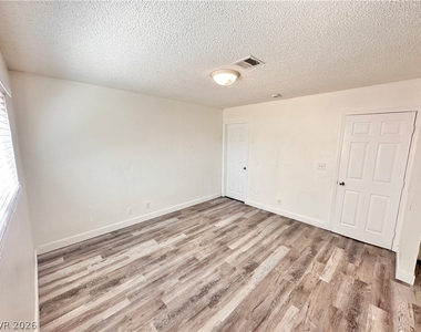 5238 Greene Lane - Photo Thumbnail 11