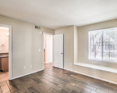 3145 E Flamingo Road - Photo Thumbnail 4