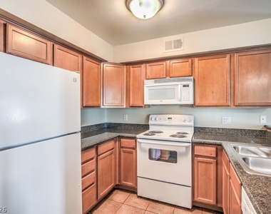3145 E Flamingo Road - Photo Thumbnail 2