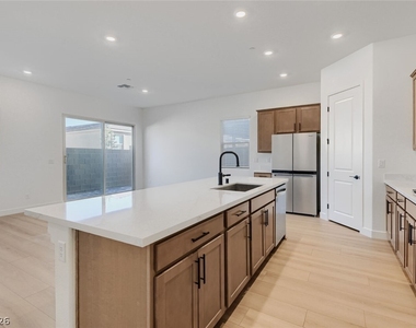102 Cinder Cone Lane - Photo Thumbnail 4
