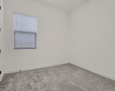 102 Cinder Cone Lane - Photo Thumbnail 11
