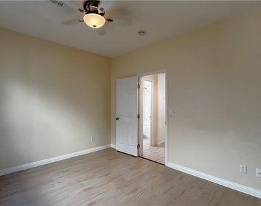 5572 Sterling Valley Court - Photo Thumbnail 8