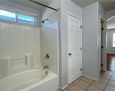 5572 Sterling Valley Court - Photo Thumbnail 18