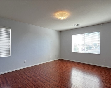 5572 Sterling Valley Court - Photo Thumbnail 14