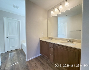 672 Wessex Drive - Photo Thumbnail 27