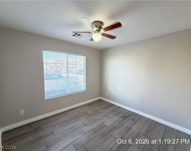 672 Wessex Drive - Photo Thumbnail 2