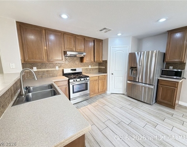 672 Wessex Drive - Photo Thumbnail 15