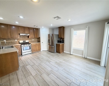 672 Wessex Drive - Photo Thumbnail 11