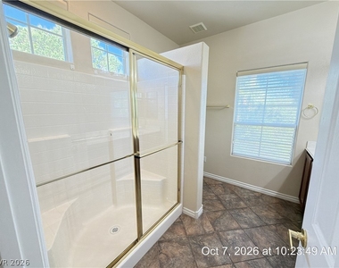 246 Queens Court - Photo Thumbnail 23
