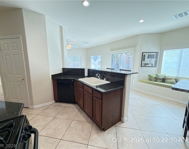 246 Queens Court - Photo Thumbnail 14