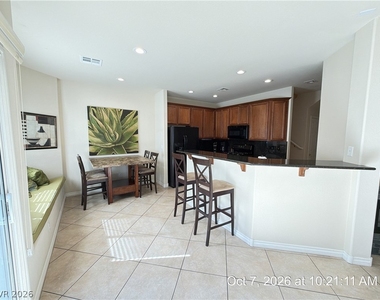 246 Queens Court - Photo Thumbnail 7