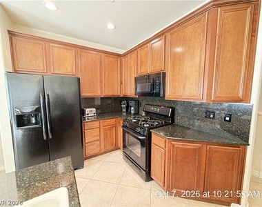 246 Queens Court - Photo Thumbnail 11
