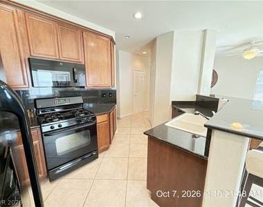 246 Queens Court - Photo Thumbnail 10
