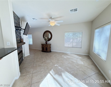 246 Queens Court - Photo Thumbnail 5