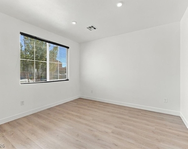 347 Basin Falls Street - Photo Thumbnail 11