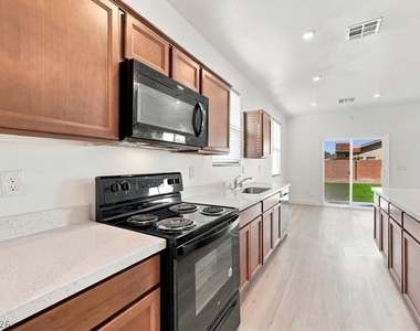 347 Basin Falls Street - Photo Thumbnail 4