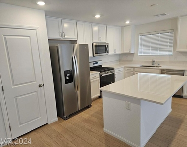 5323 Barcola Avenue - Photo Thumbnail 8