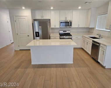 5323 Barcola Avenue - Photo Thumbnail 7