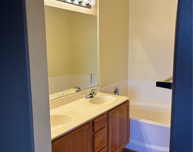 9901 Trailwood Drive - Photo Thumbnail 16